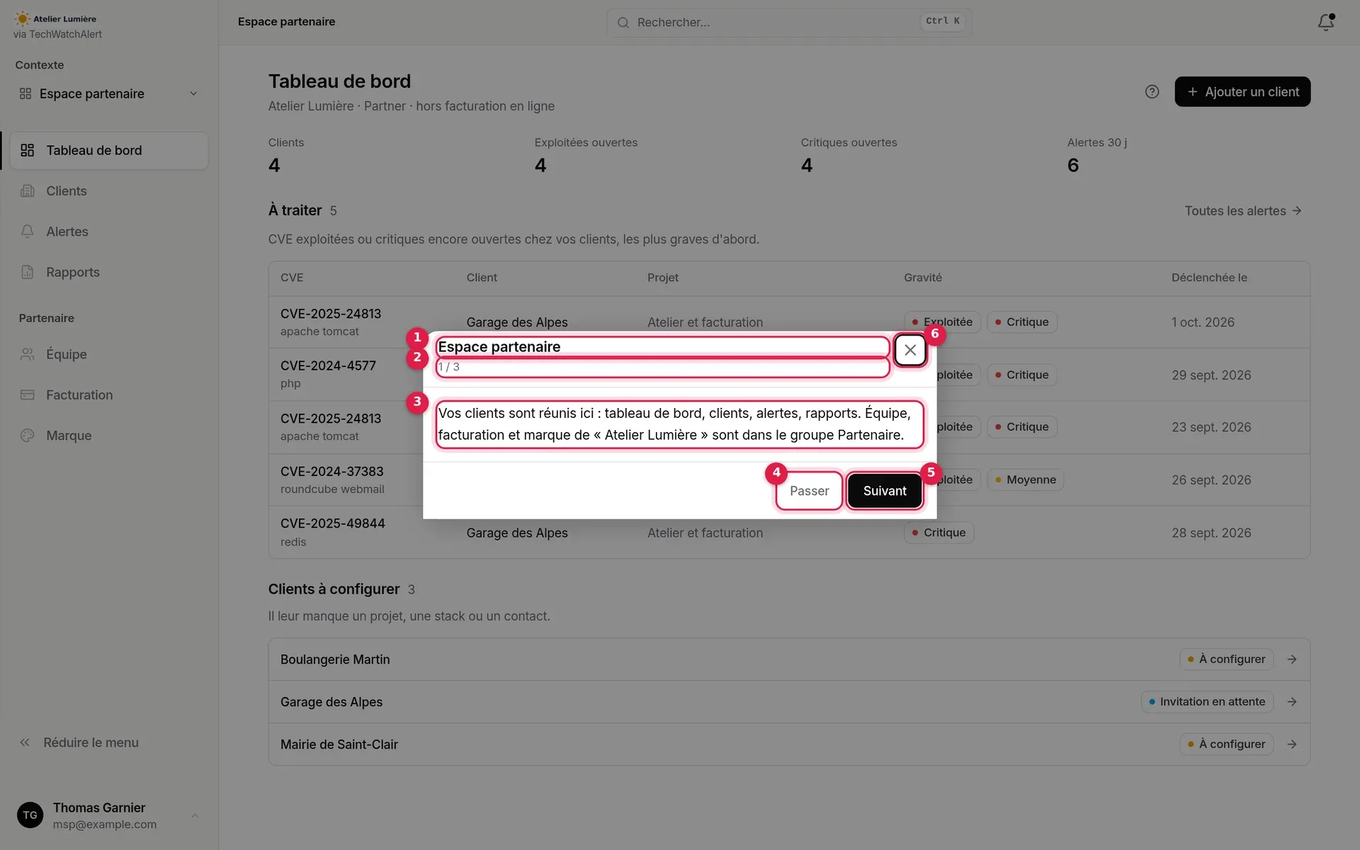 Guide de première connexion ouvert sur le tableau de bord, étape 1 sur 3, avec ses repères