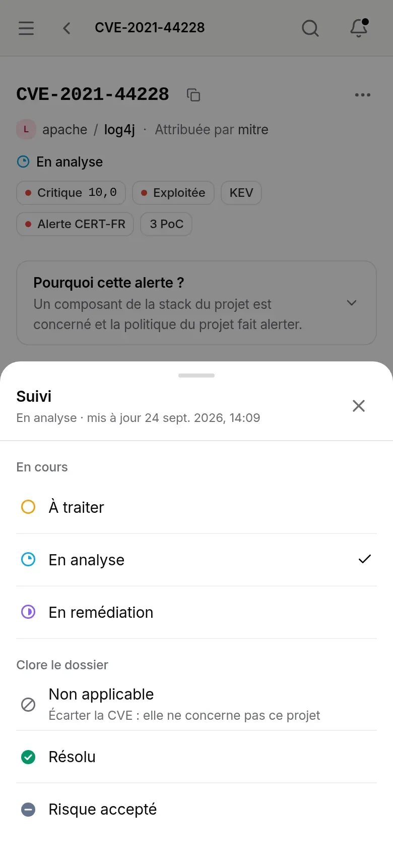 Feuille Suivi : En cours (À traiter, En analyse coché, En remédiation), Clore le dossier (Non applicable, Résolu, Risque accepté)